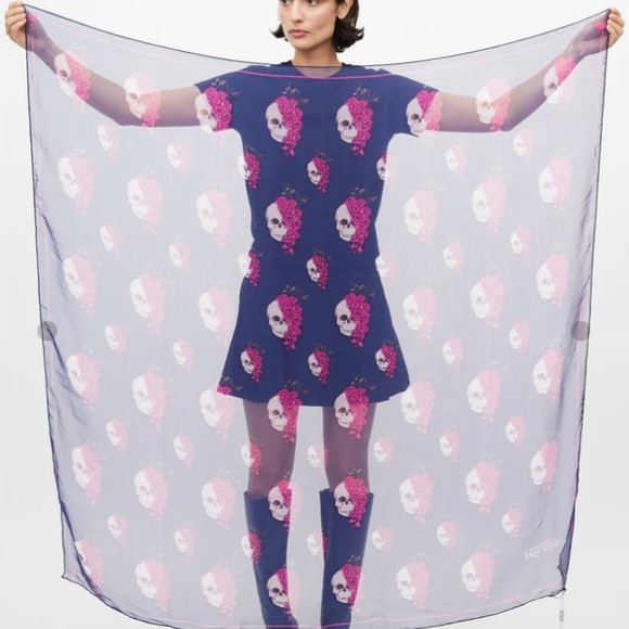 Alexander McQueen Skull Flower Silk Scarf - Picture 2 of 13